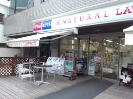 コンビニ　ナチュラルローソン神宮外苑西店（コンビニ）まで189m