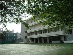 小学校　港区立青山小学校（小学校）まで722m