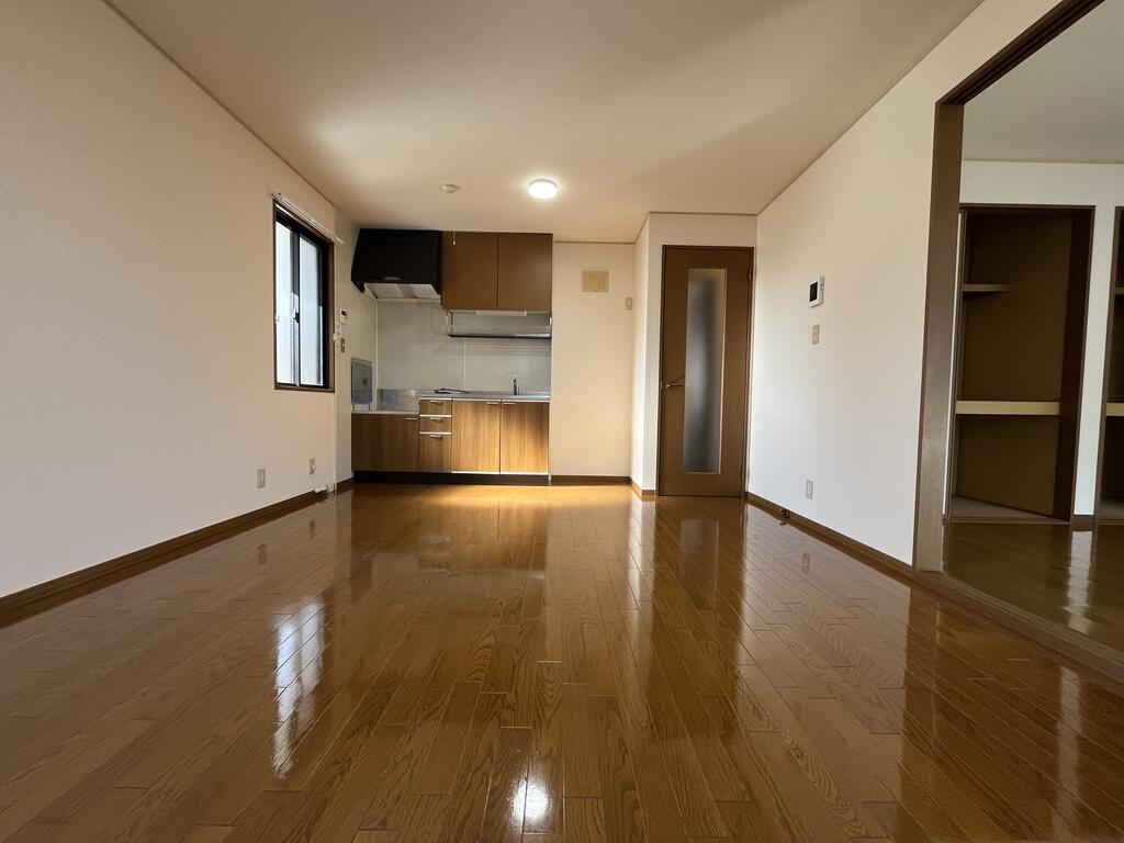 メゾンパーク新田東ABの居間写真