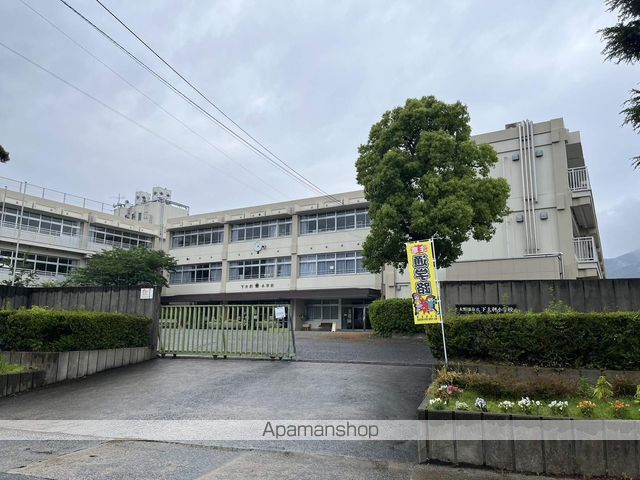 小学校　下大利小学校（小学校）まで524m