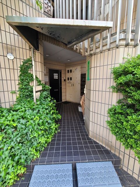 なり駒第3ビルの外観写真