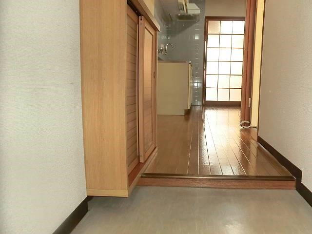 なり駒第3ビルの玄関写真