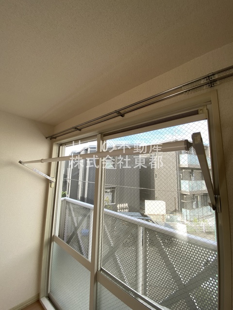 その他設備　室内物干し用金具付！日中の外出や雨の日のお洗濯に便利☆