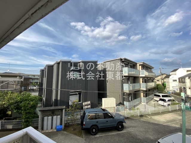 眺望　バルコニーからの景色です！圧迫感がないので暮らしやすい♪