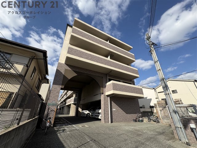 建物外観　敷地内駐車場付きのマンションです！