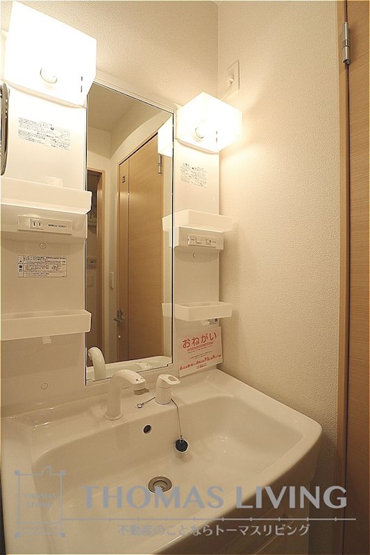 洗面設備　女性に嬉しい独立洗面台。