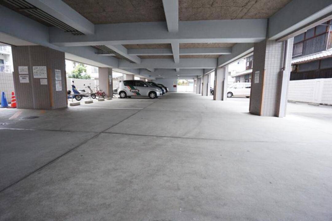 駐車場　駐車場