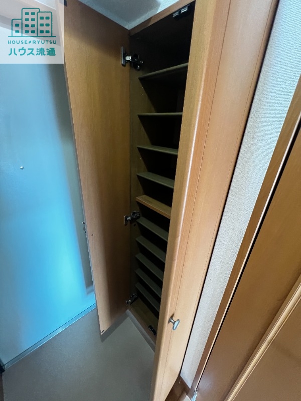 玄関　※写真は別号室