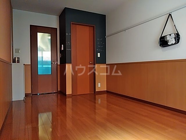 パインクレスト妙典の居間写真