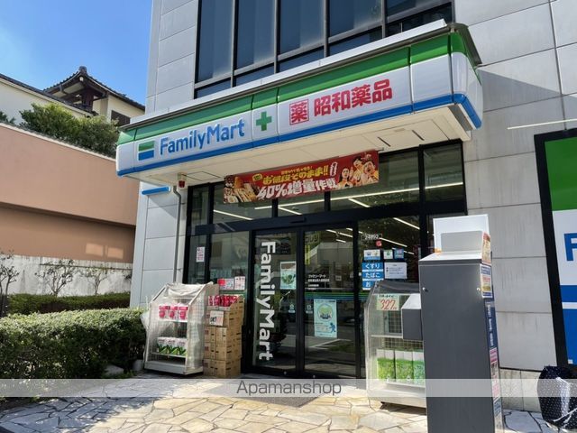 コンビニ　ファミリーマート 昭和薬品西大島駅前店（コンビニ）まで438m
