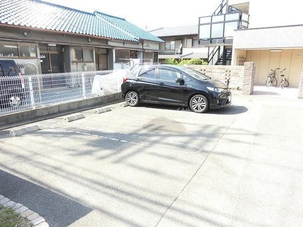 駐車場　敷地内駐車場！