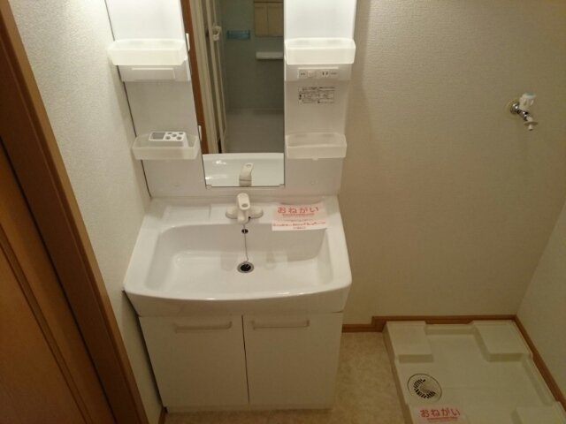 洗面設備　コンパクトで使いやすい洗面所