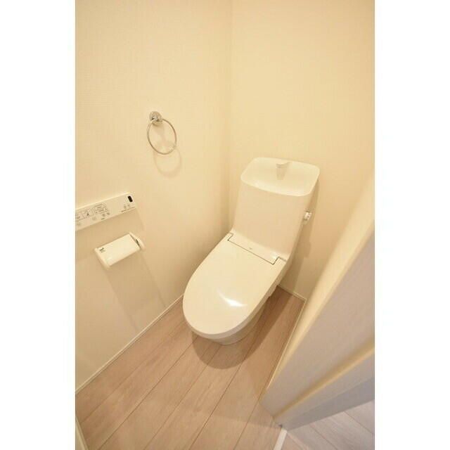 都営三田線 蓮根駅 徒歩10分 3階建 築1年のトイレ写真