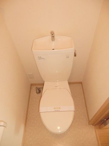 トイレ　清潔感のあるトイレルーム
