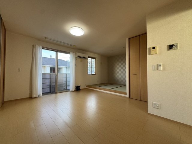 プランドール若江 A棟の居間写真