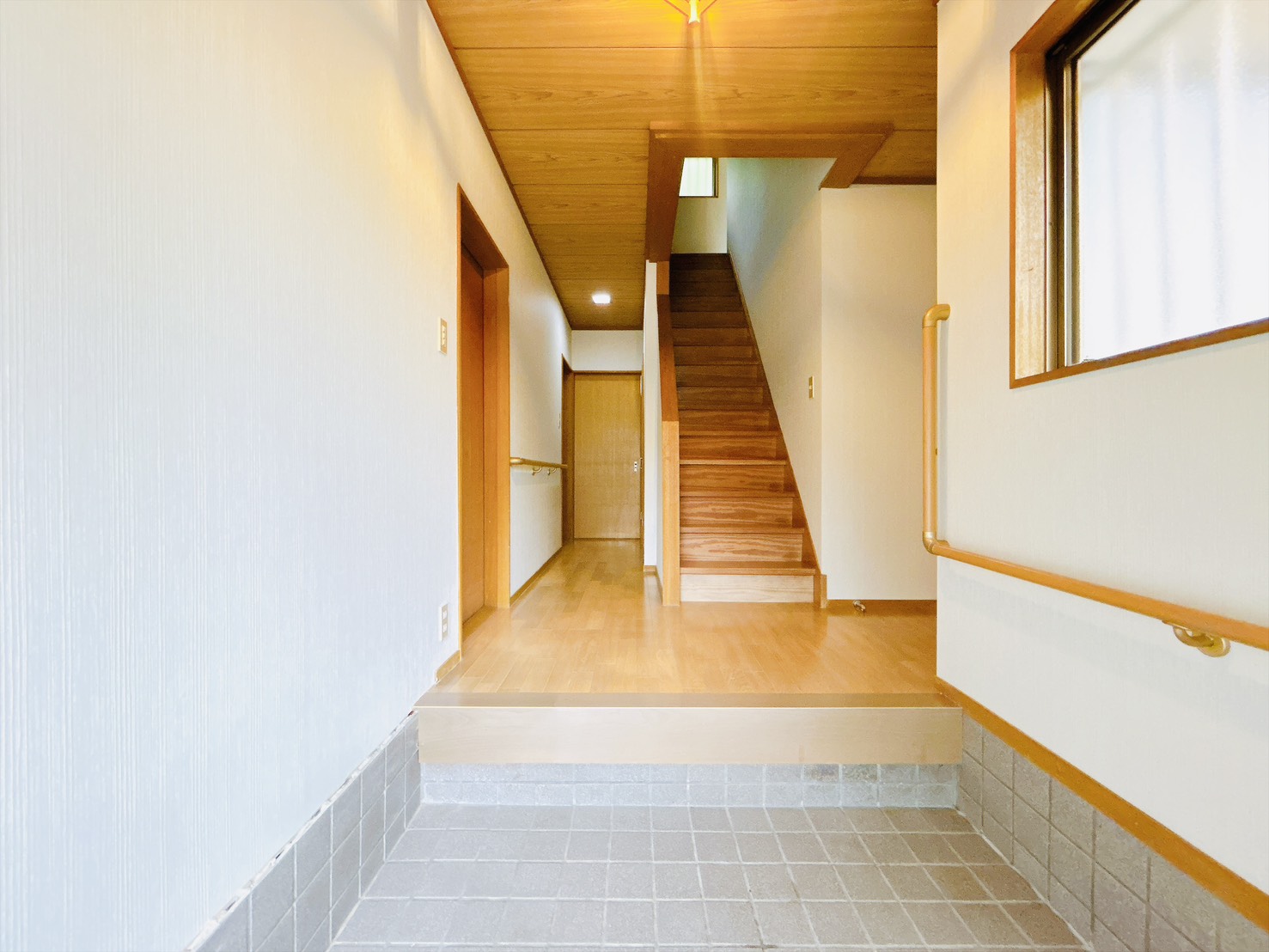 南海高野線 三日市町駅 徒歩32分 2階建 築46年の玄関写真
