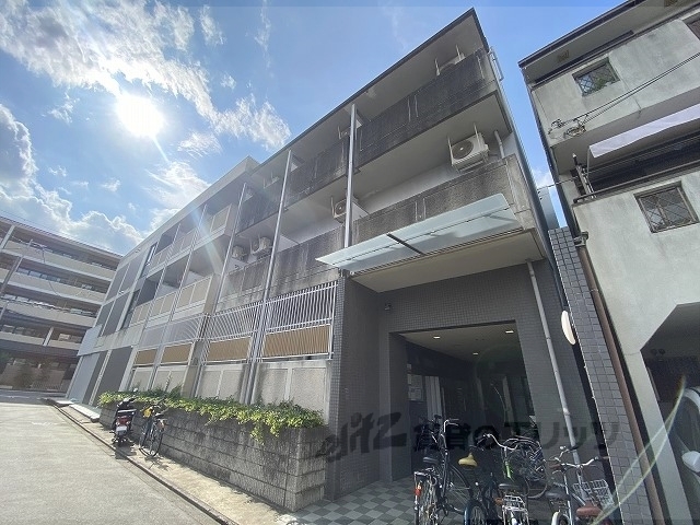アローズマンションの外観写真