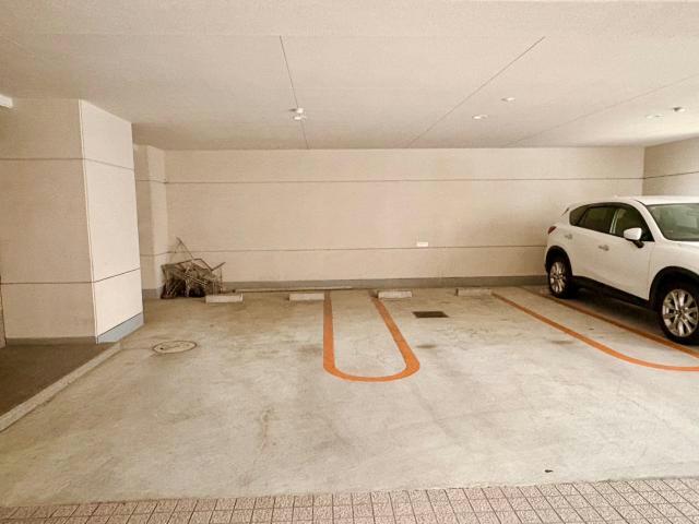 駐車場　駐車場