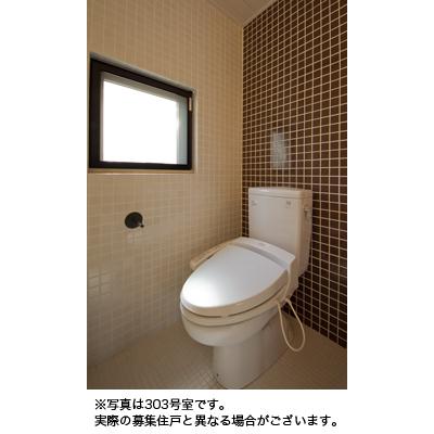 トイレ　別号室の参考写真となります
