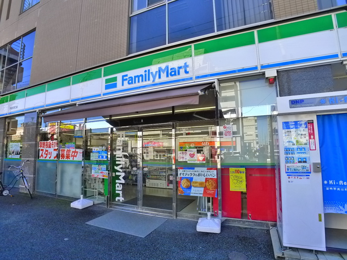 コンビニ　ファミリーマート（コンビニ）まで360m