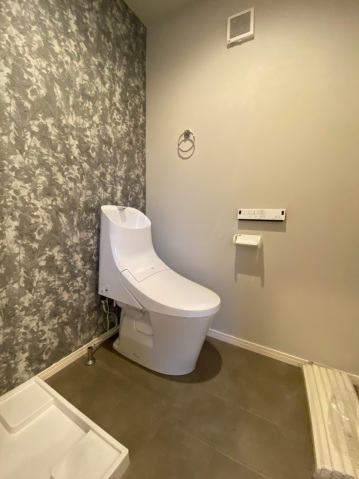 小田急線 読売ランド前駅 徒歩5分 2階建 築6年のトイレ写真