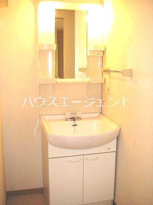 洗面設備　独立洗面台です。※参考画像