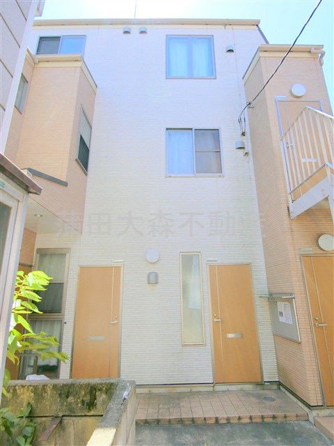 建物外観　2014年6月築　木造2階建て総戸数6戸の賃貸アパート 東京