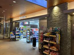 ドラックストア　マツモトキヨシ赤坂Bizタワー店（ドラッグストア）まで555m