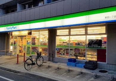 コンビニ　ファミリーマート新田一丁目店（コンビニ）まで2038m