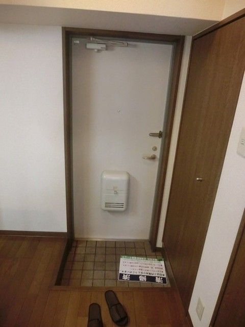 京王線 笹塚駅 徒歩13分 9階建 築28年の玄関写真