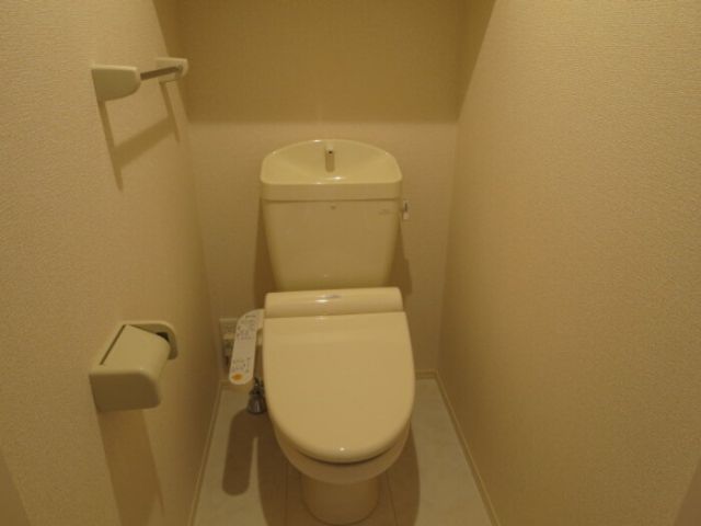 ＪＲ常磐線 新松戸駅 徒歩17分 2階建 築12年のトイレ写真