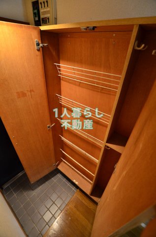 京急本線 京急蒲田駅 徒歩6分 3階建 築39年の玄関写真