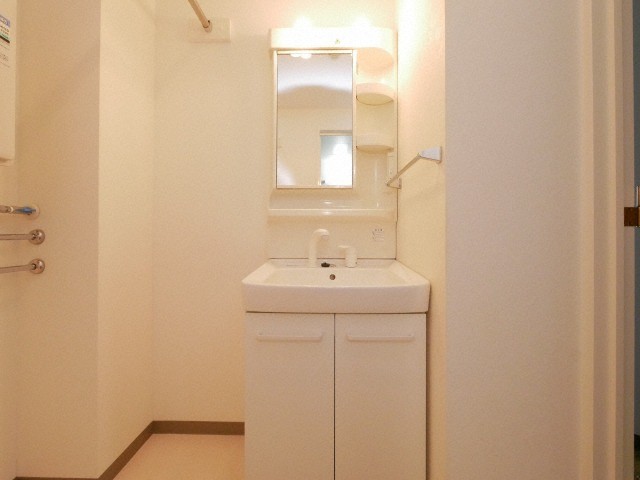 洗面設備　忙しい朝に助かる洗面化粧台です♪