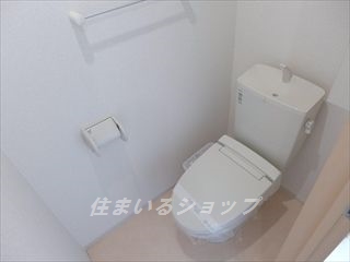 トイレ　シャワートイレ・収納あり