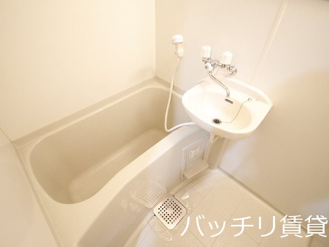 洗面設備　同型タイプの為、現状を優先致します。