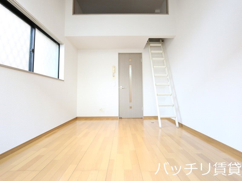 居室・リビング　同型タイプの為、現状を優先致します。