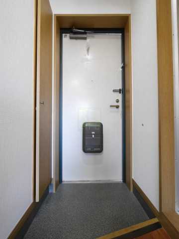 玄関　お電話でお問合せのお客様を対象に初期費用割引中。