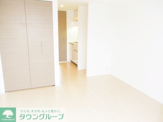 居室・リビング　★きれいなフローリングには家具が映えます★
