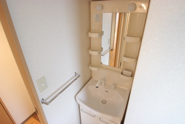 洗面設備　写真は違う号室です。