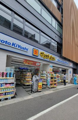 ドラックストア　マツモトキヨシ浅草二天門東参道店（ドラッグストア）まで386m