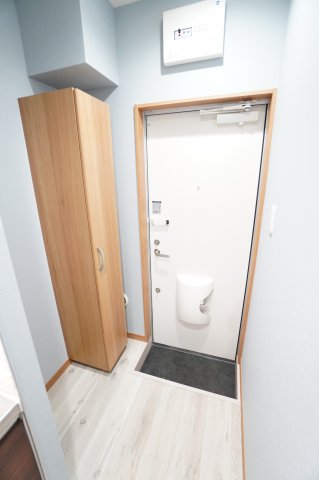 玄関　※同物件・同タイプの写真です。