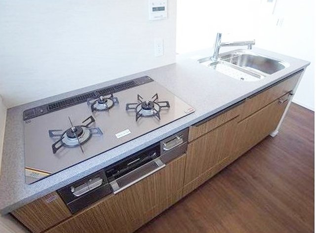 キッチン　周りを見渡しながら調理のできるカウンターキッチンです♪