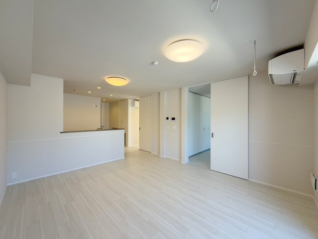 居室・リビング　★明るいフローリングの角部屋です★