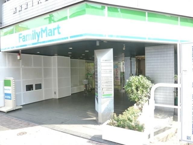 コンビニ　ファミリーマート（コンビニ）まで182m