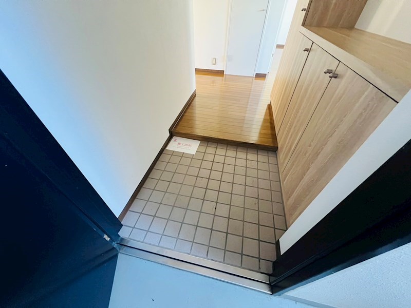 玄関　同一物件別部屋写真