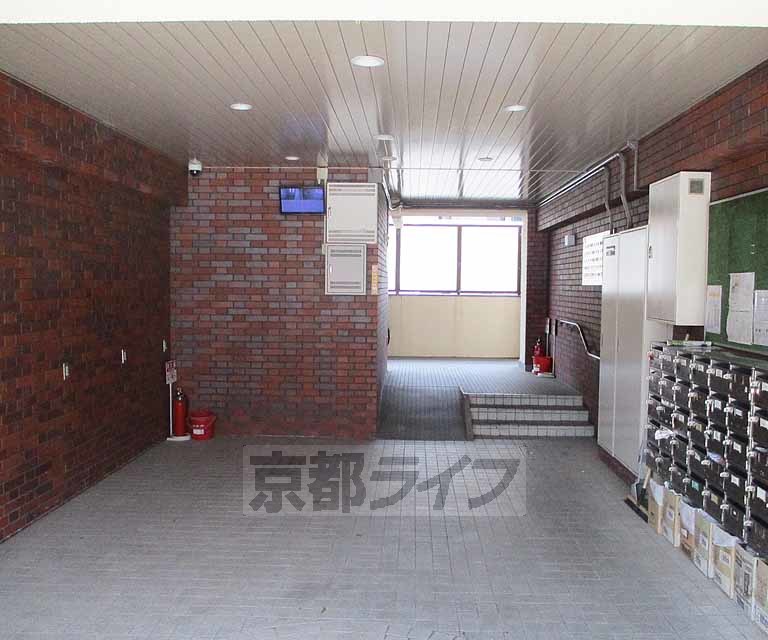近鉄京都線 久津川駅 徒歩2分 5階建 築37年の外観写真