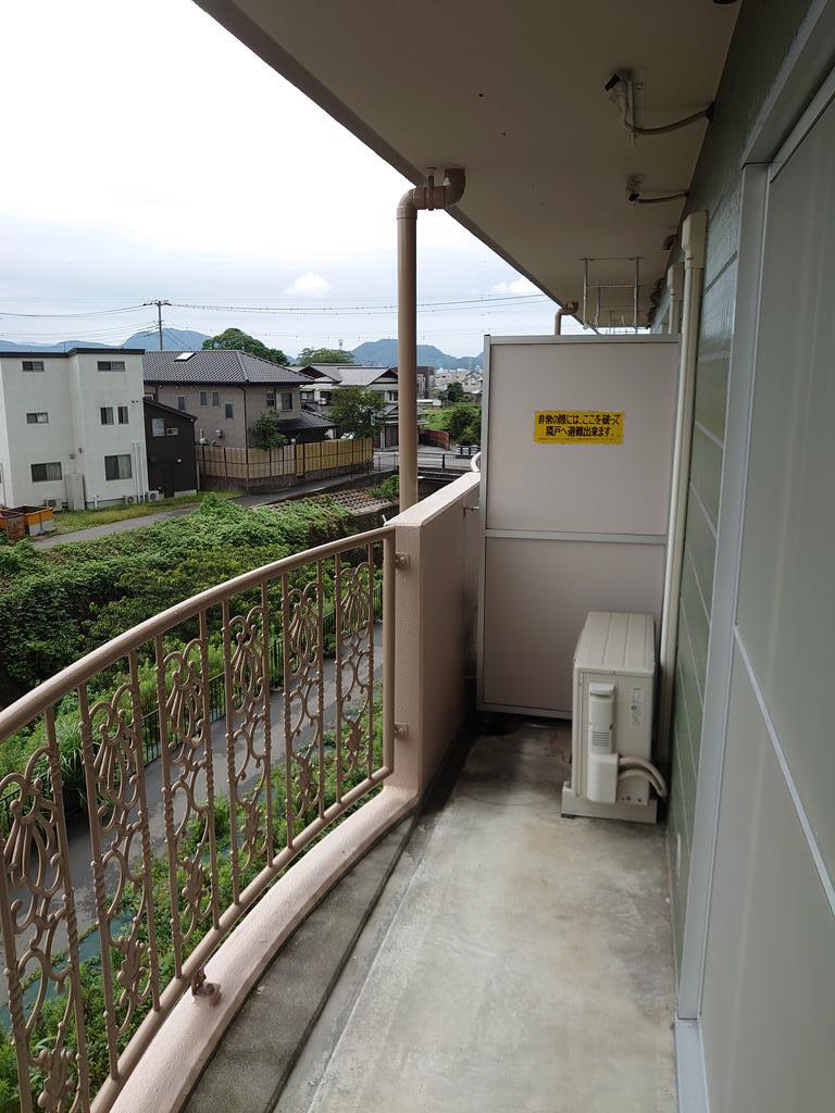 バルコニー　南向きの大きなバルコニー