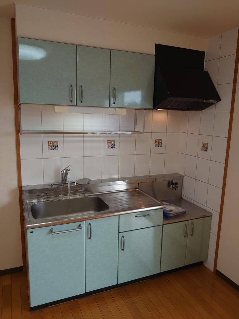 キッチン　明るい色のキッチンです