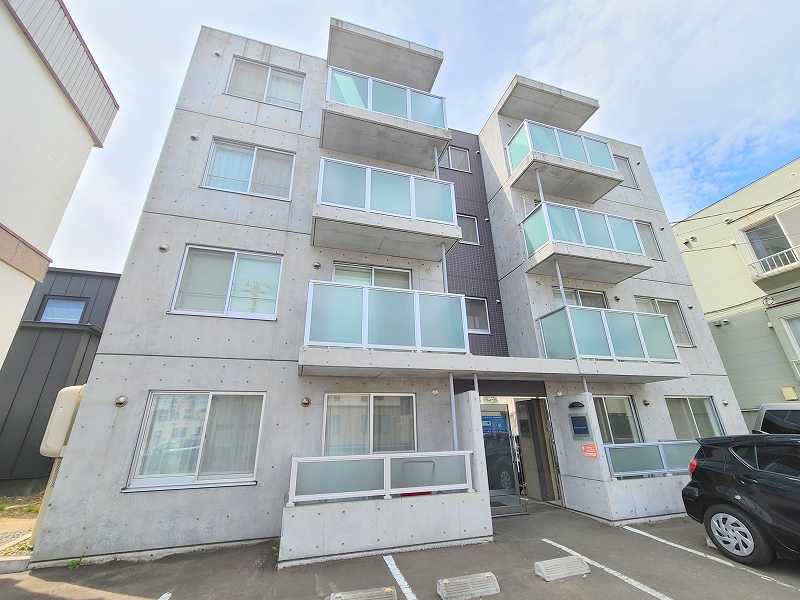 札幌市東区北三十九条東のマンションの建物外観