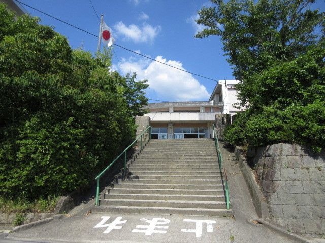 【大牟田市大字橘のアパートの中学校】